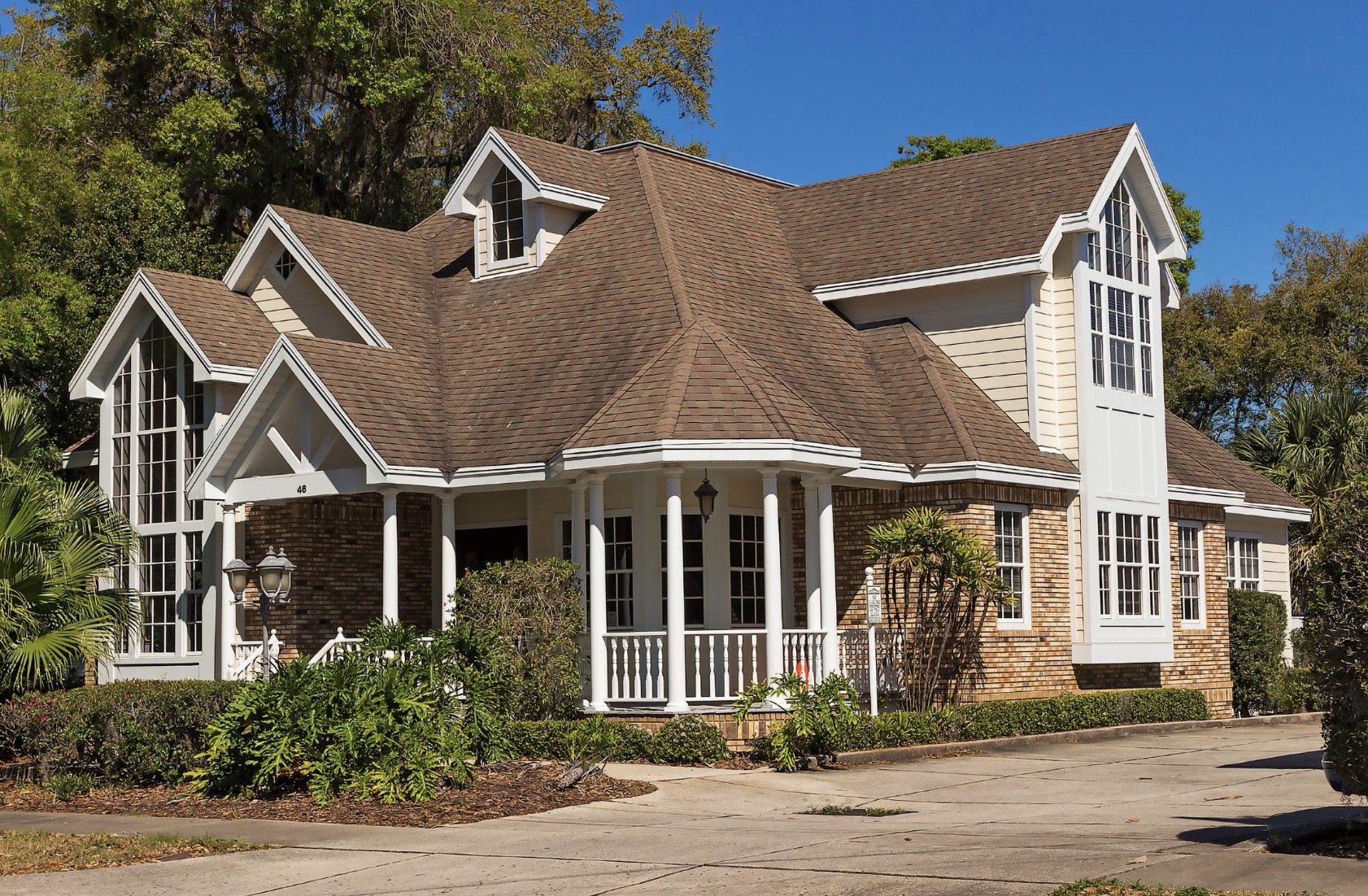 brown asphalt shingles