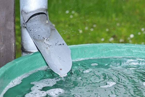 grey tube delivers water to green container