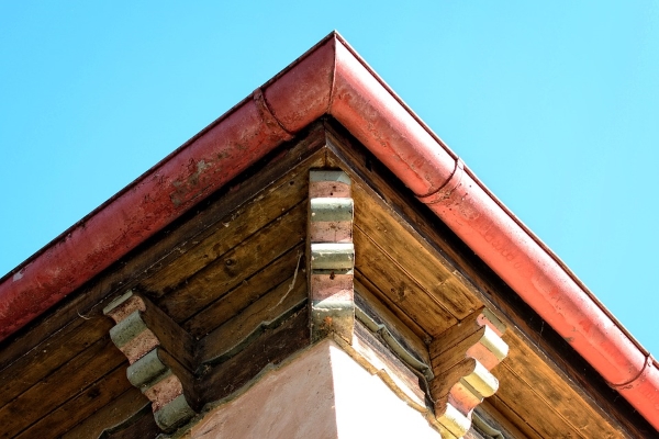 a variant of the old-style half round gutter system