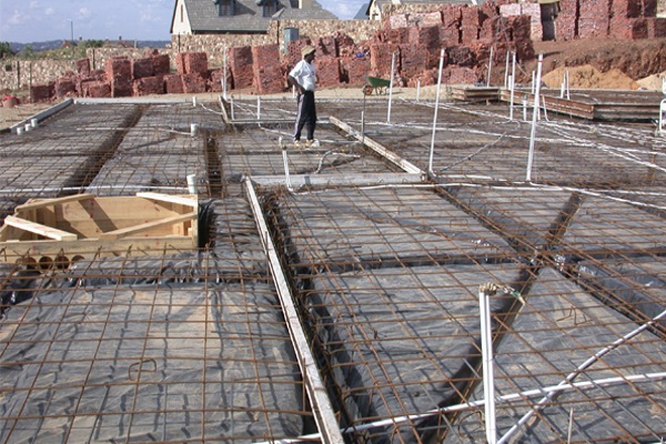 roofers preparing flat roof for concrete slab pouring